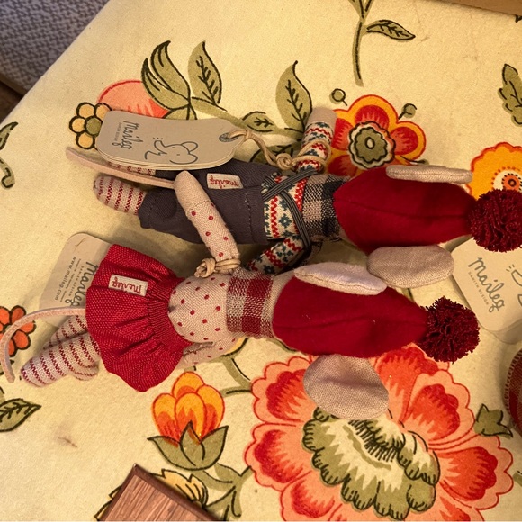 Maileg Christmas Bundle Retired Mouse Figurines with Sleigh and Accessories - Picture 9 of 13